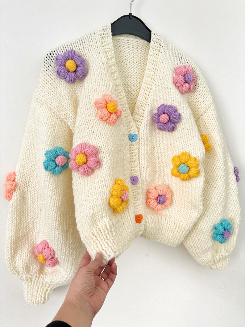 Gänseblümchen grobstrick Pullover Handgemachte Strickjacke für Frauen Daisy Strickjacke Übergroße Daisy Strickjacke Weihnachtliches einzigartiges Geschenk für Mama Bild 3