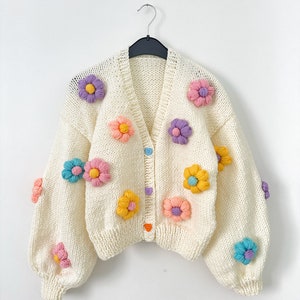 Gänseblümchen grobstrick Pullover Handgemachte Strickjacke für Frauen Daisy Strickjacke Übergroße Daisy Strickjacke Weihnachtliches einzigartiges Geschenk für Mama Bild 2