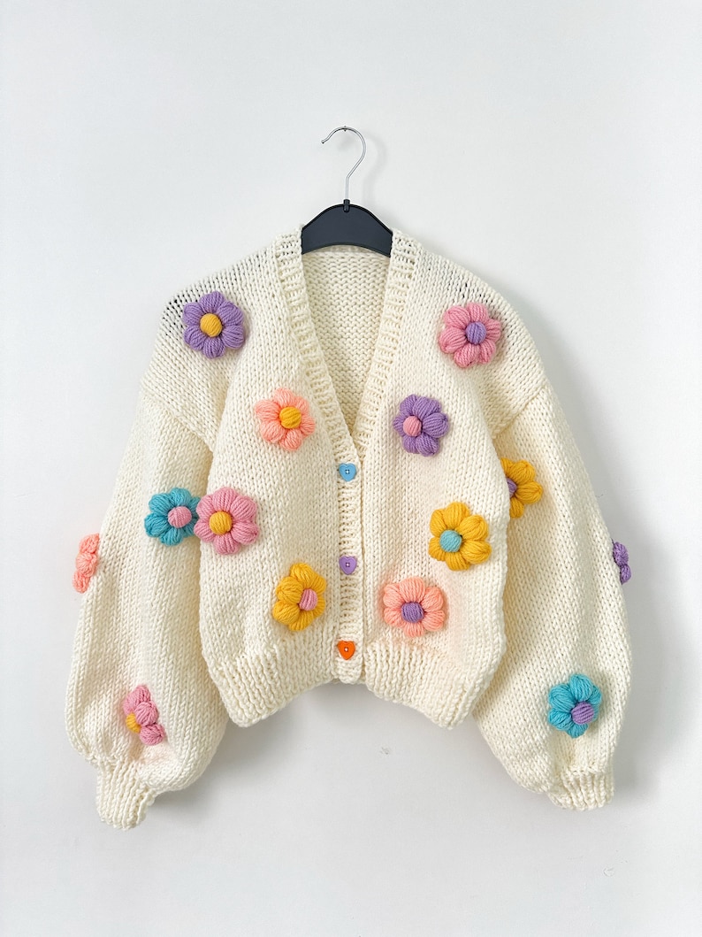 Gänseblümchen grobstrick Pullover Handgemachte Strickjacke für Frauen Daisy Strickjacke Übergroße Daisy Strickjacke Weihnachtliches einzigartiges Geschenk für Mama Bild 2