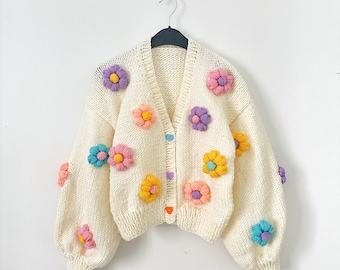 Chandail épais à motif marguerite | Cardigan fait main pour femme | Veste en tricot marguerite | Cardigan oversize à motif marguerite | Cadeau unique de Noël pour maman