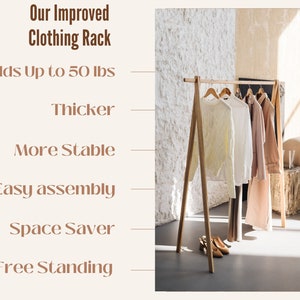 Puede incluir: Un perchero de madera con acabado natural. El perchero es independiente y soporta hasta 23 kg. Es m&aacute;s grueso y m&aacute;s estable que otros percheros. El perchero es f&aacute;cil de montar y ahorra espacio.