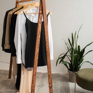 Perchero de madera, perchero, perchero, perchero para ropa, perchero para exhibición minorista, armario, perchero, perchero personalizado, regalo personalizado imagen 10