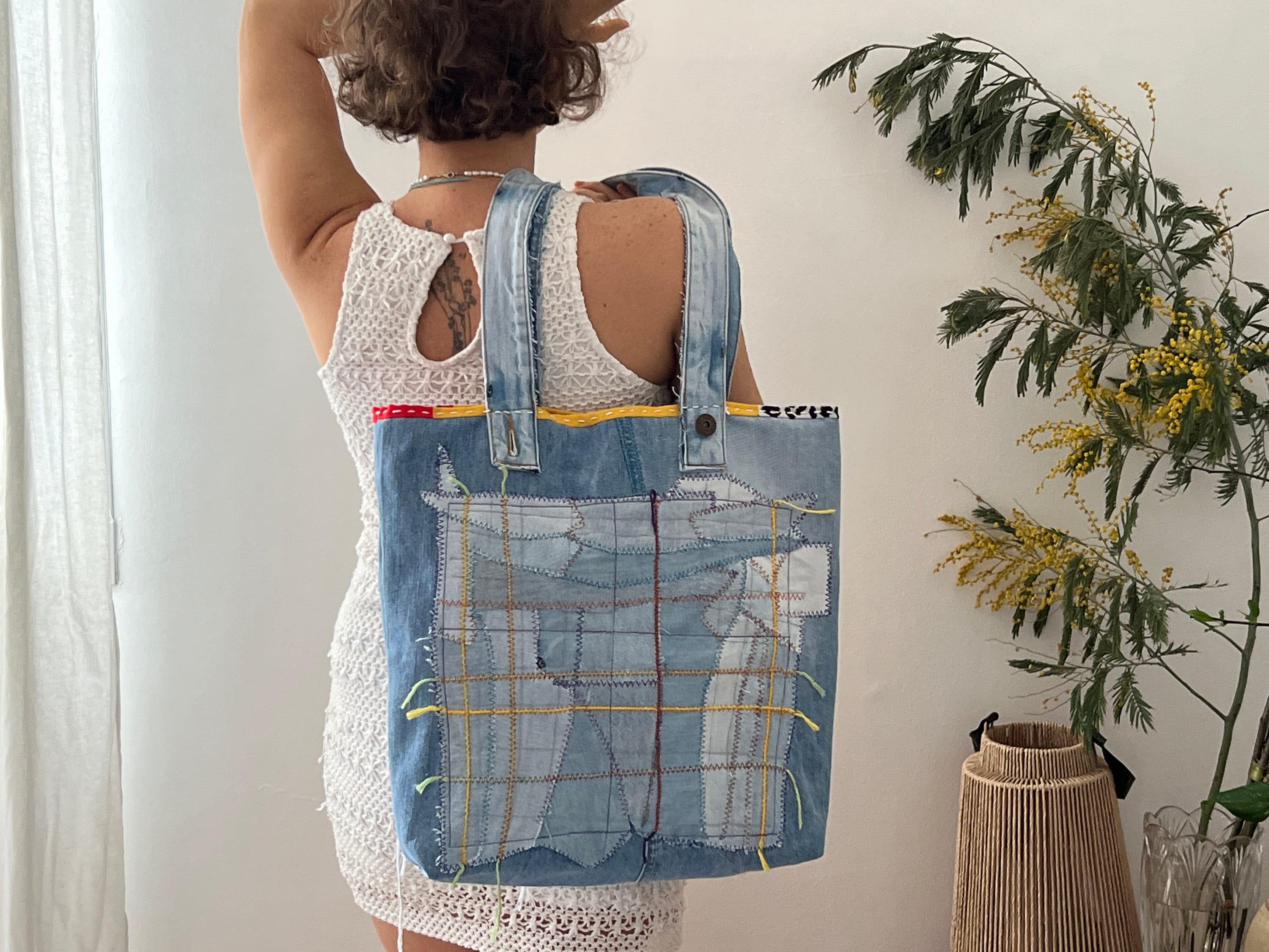 トートバッグ XXL DENIM SHOPPING BAG XXL Denim Rainbow Tote Bag - Handmade Upcycled Blue Jeans