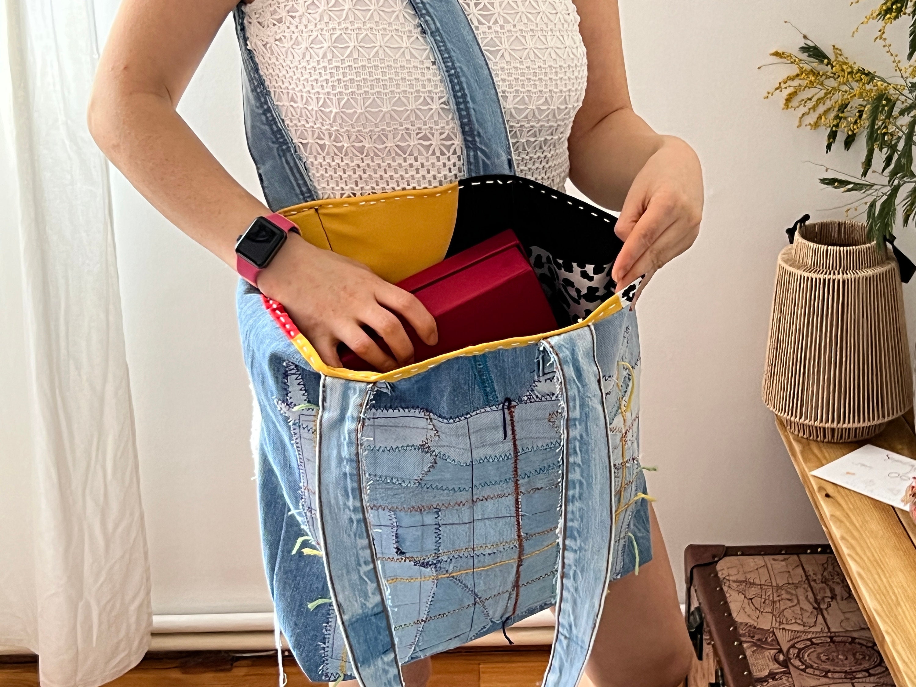 トートバッグ XXL DENIM SHOPPING BAG XXL Denim Rainbow Tote Bag - Handmade Upcycled Blue Jeans