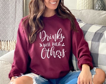 Bebe bien con la sudadera de los demás, linda mujer Crewneck, sudadera de amigos, regalo divertido, regalo para niñas, sudadera de cuello redondo para beber