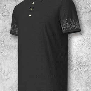 stylish men’s polo shirt that stands out with subtle details. Fashionable polo shirt,
Urban polo shirt,
Patterned polo shirt,
Polo shirt with graphics,
Short sleeve polo shirt.