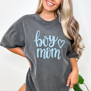 Boy Mom Oversized T-shirt, Boy Mom Shirt, Gift For Mom of Boys, New Mom Shirt, Mother&#39;s Day Gift From Boys, Mother&#39;s Day Tee