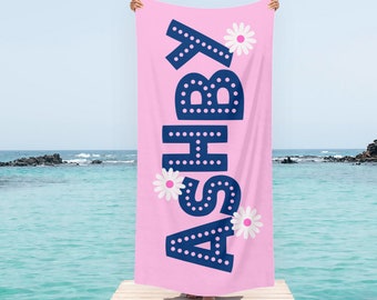 Personalisiertes Pink Daisy Strandtuch: Benutzerdefinierte Name Floral Pool Decke