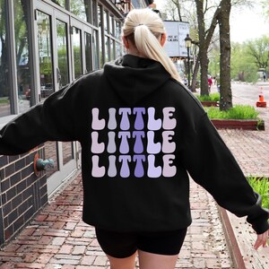 Sudadera con capucha de la Hermandad Little Purple, letras griegas grandes, regalo de la vida griega, ropa acogedora de fraternidad, sudadera universitaria