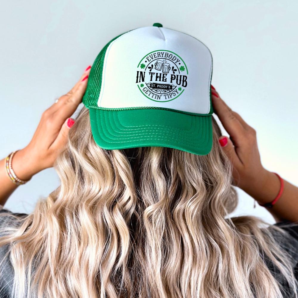 ??Everybody in the Pub Gettin Tipsy Green and White Trucker Hat Everybody in the Pub Gettin main image 4