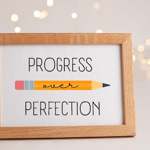 Impresión para el aula &quot;El progreso por encima de la perfección&quot;