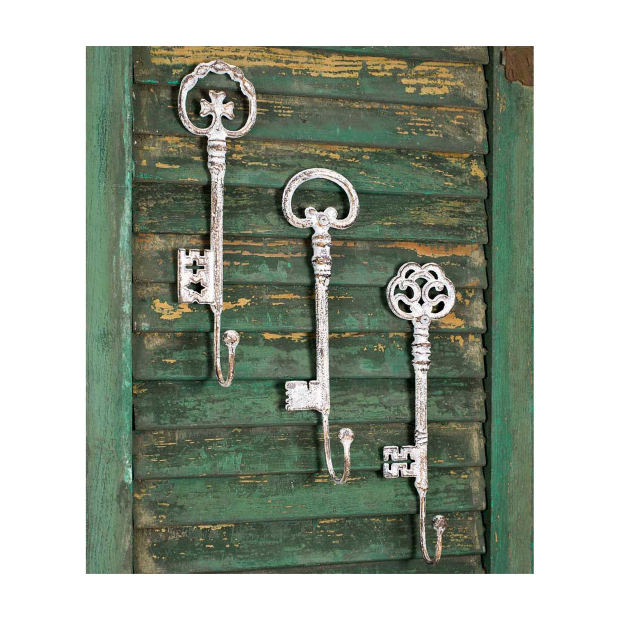 Старые ключи приметы. Приметы про ключи. Старинный ключ. Ключник ведьмак 3. Антикварный ключ.