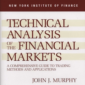 Puede incluir: Una portada de libro con fondo blanco y rayas rojas y amarillas. El título es "Technical Analysis of the Financial Markets" en letras grandes, negritas y rojas. El subtítulo es "A Comprehensive Guide to Trading Methods and Applications" en letras más pequeñas y negras. El nombre del autor, "John J. Murphy", está en letras grandes, negritas y negras. La parte inferior de la portada es roja e incluye el texto "Completely updated and expanded edition of John J. Murphy's Bestselling Classic, Technical Analysis of the Futures Markets."