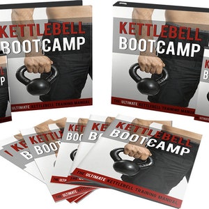 Op de afbeelding: Een set van zes zwarte en rode Kettlebell Bootcamp-trainingshandleidingen met een afbeelding van een persoon die een kettlebell op de omslag vasthoudt. De tekst "The Ultimate Kettlebell Training Manual" staat op de omslag gedrukt.