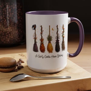 Taza divertida de bruja, Una chica debe tener opciones, Taza de bruja para ella, Taza con estética de bruja adorable, Regalo para la mejor amiga, Estilo Halloween 11 oz 15 oz 20 oz Purple