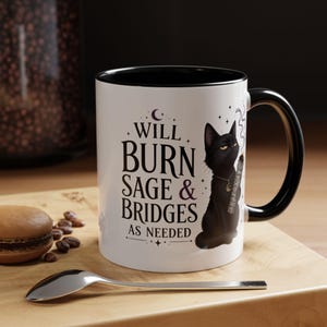 Mug Brûler de la sauge et des ponts au besoin, Mug à café chat noir sorcière, cadeau sorcière drôle, tasse humour gothique, tasse esthétique sorcière 11 oz 15 oz 20 oz image 4