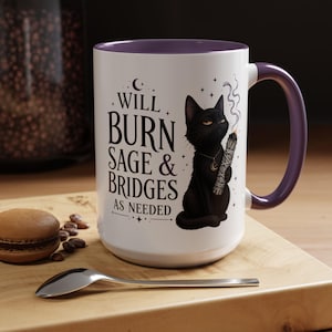 Mug Brûler de la sauge et des ponts au besoin, Mug à café chat noir sorcière, cadeau sorcière drôle, tasse humour gothique, tasse esthétique sorcière 11 oz 15 oz 20 oz Purple