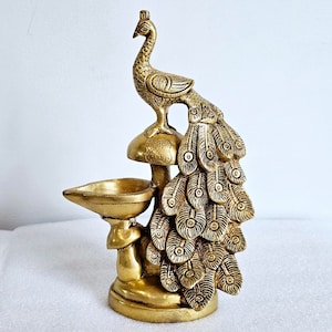 Lampe en laiton / Deepam / Diya / Vilakku avec décor de paon. | Décoration de Diwali