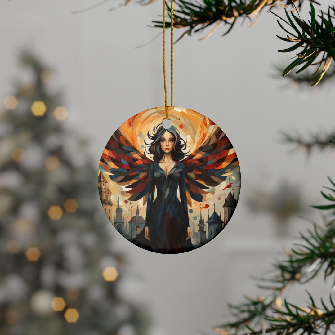 ゴシックエンジェルアートをあしらった陶器のクリスマスツリー