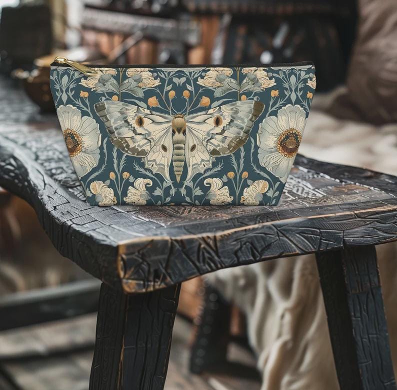 William Morris inspirierte Motte Cottagecore Make-up-Tasche, Federmäppchen, Zubehörtasche mit T-Boden, Kosmetiktasche Bild 1