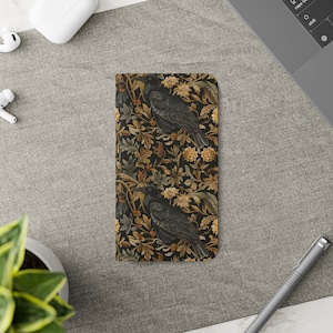 Cartera para teléfono con diseño de cuervo medieval con motivos florales - Funda tipo folio para iPhone - Cartera Galaxy