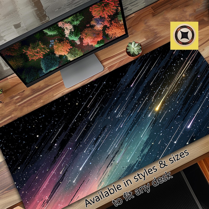 Op de afbeelding: Een rechthoekige bureaumat met een kosmisch ontwerp met een donkerblauwe en zwarte achtergrond met lichtstrepen en sterren. De mat heeft de tekst "Available in styles & sizes to fit any desk."