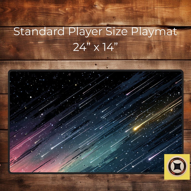 Op de afbeelding: Een rechthoekige speelmat met een kosmisch ontwerp. De mat heeft een donkerblauwe en zwarte achtergrond met strepen van wit, geel en roze, die op vallende sterren lijken. De tekst "Standard Player Size Playmat" en "61cm x 36cm" staat bovenaan.