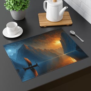 Puede incluir: Mantel individual rectangular con un paisaje de un barco vikingo en un lago, montañas y una puesta de sol. El mantel individual está hecho de un material duradero. Ideal para comer, mide aproximadamente 30 cm x 40 cm.