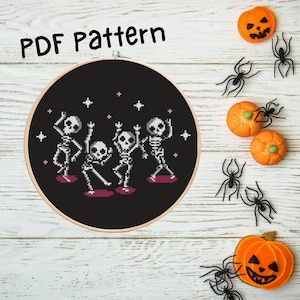 Wzór haftu krzyżykowego „Tańczące szkielety”: jesienny wzór na Halloween (wzór w formacie PDF)