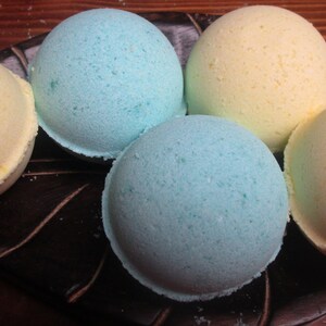 Homemade Bath Bombs Gift for her Scented Bath Bombs Variety of Colors and Scents Bath Bomb Gift image 2