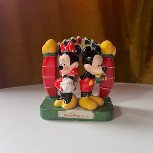 Saleiros e pimenteiros vintage raros da Disney Mickey e Minnie Mouse com suporte