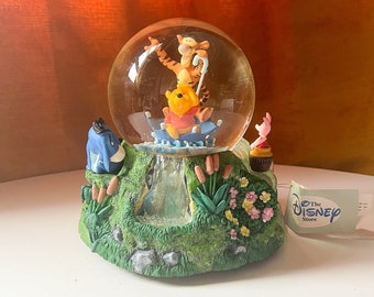 ディズニーヴィランズが光るミュージカル「スノードーム