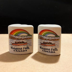 Vintage Niagara Falls Canada Souvenir Salt & Pepper Shakers