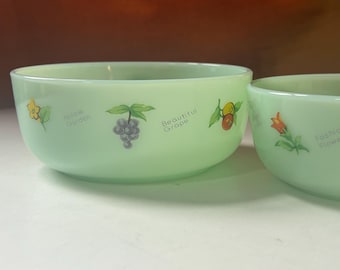 ZELDZAME vintage jaren 1940 Woo-Jin jadeietgroen melkglas, bloemen fruitschalen S/2