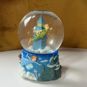 Vintage Enesco Musical Disney&#39;s Peter Pan - &quot;You Can Fly&quot; Snow Globe