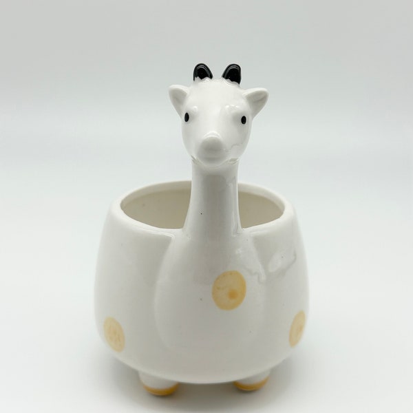 Giraffe shape ceramic planter