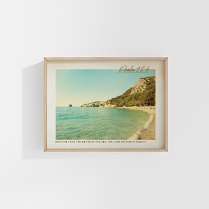 Postal costera / Impresión de pared con versículo bíblico / Salmo 93:4 / Decoración bíblica / Arte mural costero / Decoración playera / Arte mural cristiano / Decoración de fe