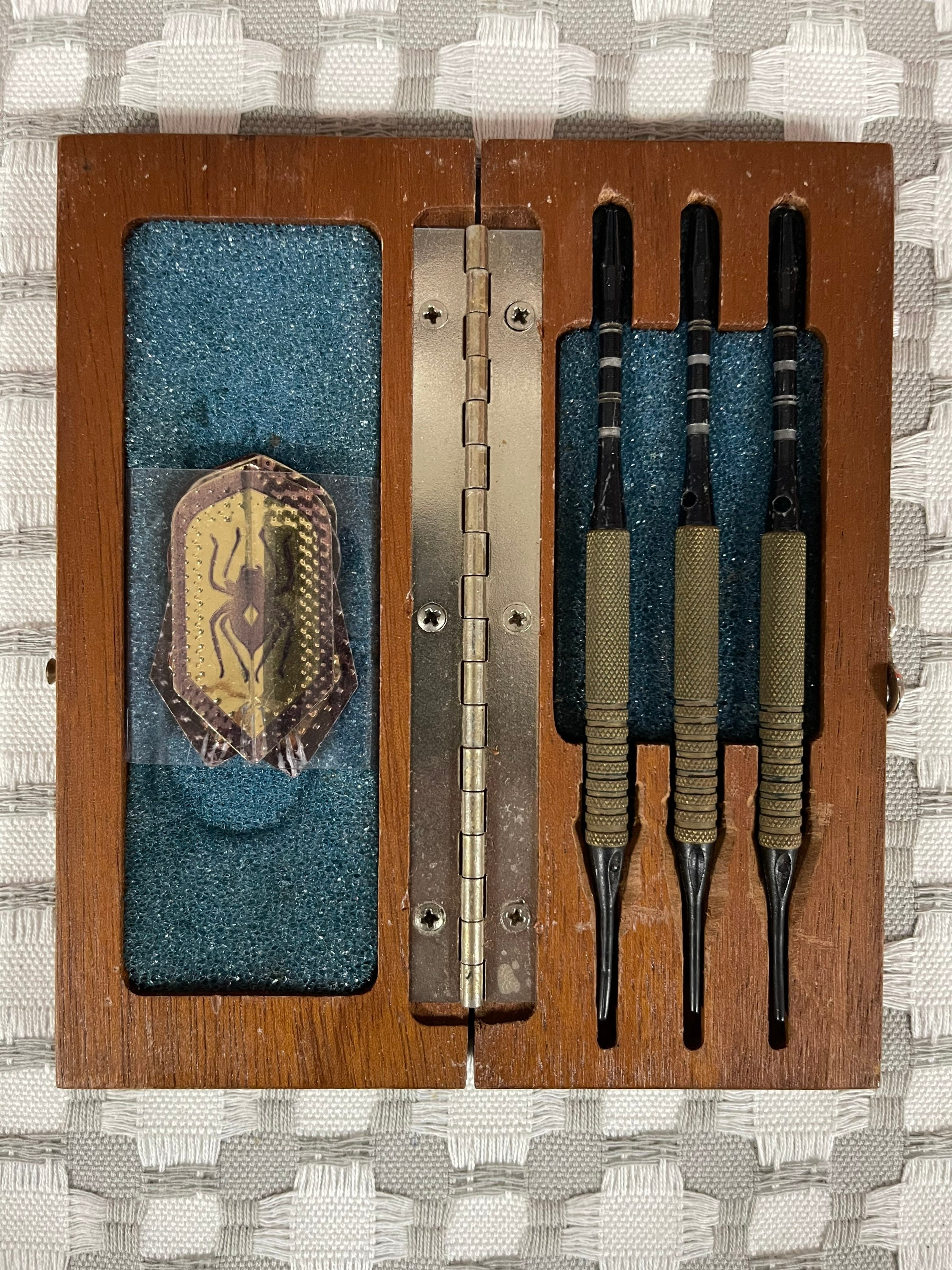 Vintage Accudart Set of 3 Darts With Original Wood Carrying Sex Pic Hd