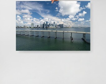 Miami Skyline Poster | Rickenbacker Damm 3D Luftbild | Kultige Miami Wandkunst, Reisegeschenk