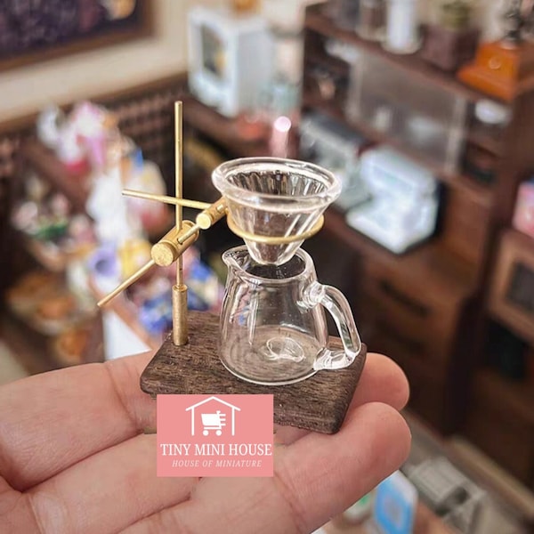 La cafetière goutte-à-goutte miniature peut fonctionner et préparer un mini café