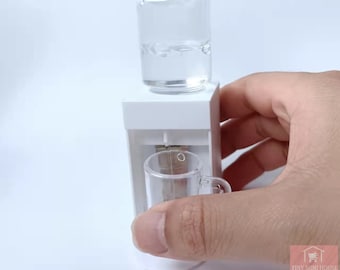 Dispensador de agua en miniatura real para cocina pequeña, se puede utilizar de verdad