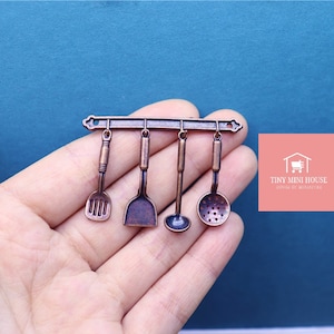 Cocina en miniatura real: minijuego de utensilios de cocina de metal a escala 1,12 (4 piezas) para cocinar en miniatura o decoración de cocinas de casas de muñecas.