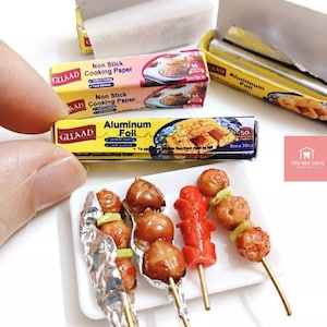 Real Mini Cooking - Foglio di alluminio da cucina in miniatura 1:12, sacchetto per alimenti e carta da forno 3 pezzi per una vera mini cucina e una cucina per casa delle bambole.