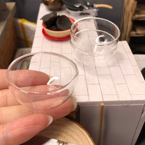Miniature Glass Mixing Bowl: Dollhouse Kitchen Decoration (4x2cm)