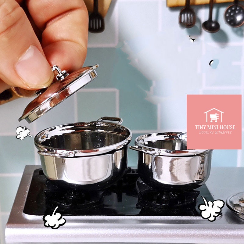 Dollhouse Miniature Cooking Pan / Casserole Dish / Oven Dish in Black –  Paris Miniatures