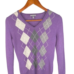 Cashmere Argyle Sweater: APT.9 Light Purple V-Neck (Small)