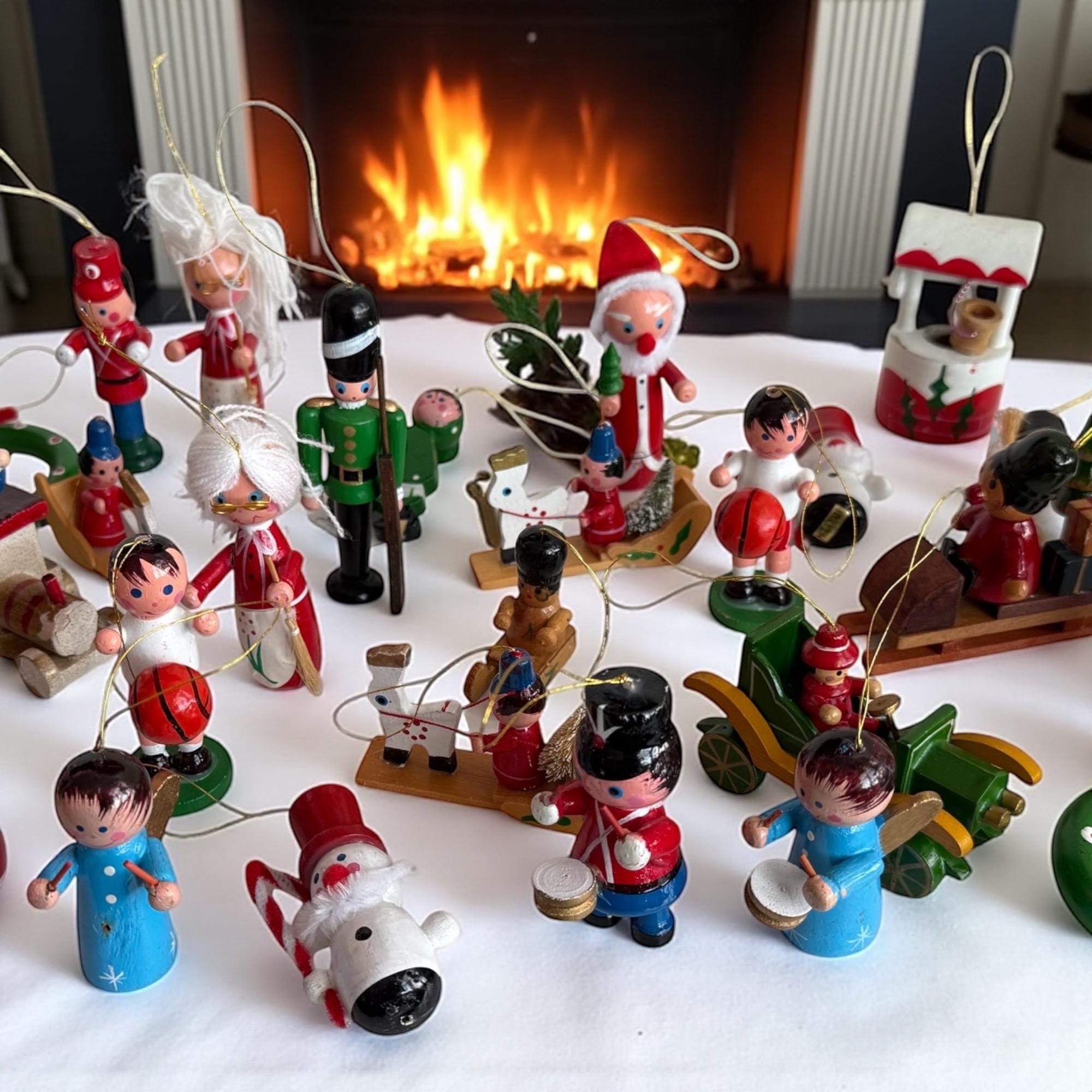 Vintage Hand Painted Wooden Christmas Ornaments: Hand-painted