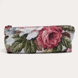 Étui à crayons fait main avec fermeture éclair et fleurs | tissu rose vintage avec doublure rouge | Trousse à crayons pour l'école, le bureau ou les voyages | Cas | Trousse de maquillage