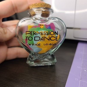 Permiso de BTS para bailar frascos de confeti de las Vegas