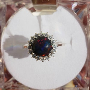 Anillo de ópalo etíope AAA: ópalo de fuego negro, halo de circonitas cúbicas, piedra de nacimiento de octubre